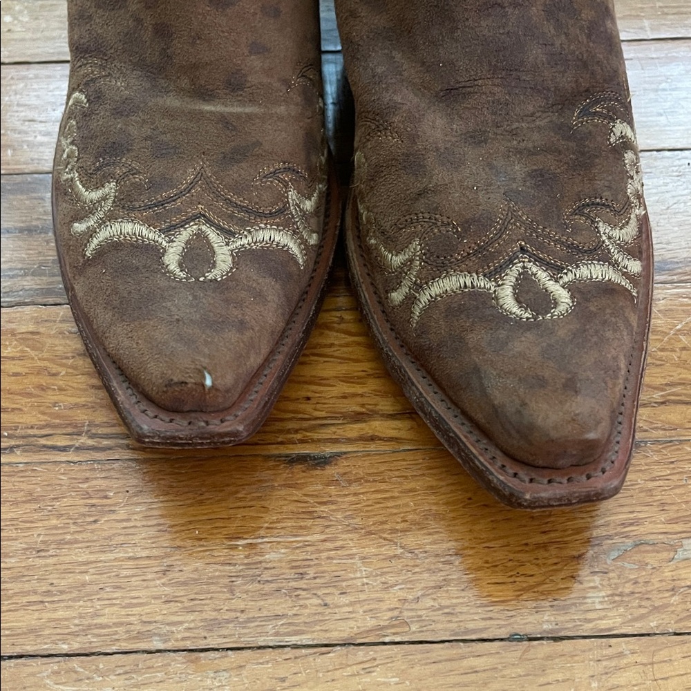 Lucchese “Dallas Cowboys” Leopard Boots with Embroidery & Rhinestone Star - Picture 10 of 13